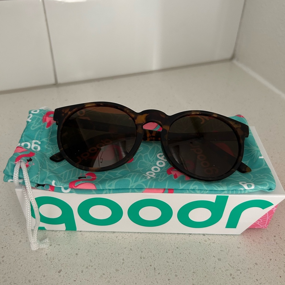 Goodr Women’s Tortoise Round Sunglasses